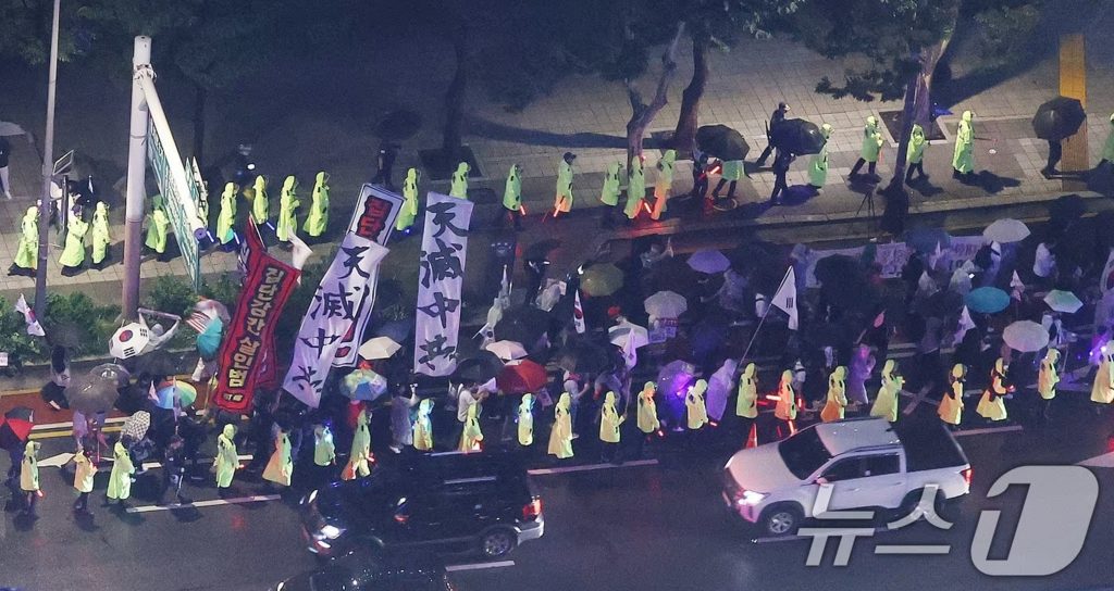 🚨首尔反外来者游行暴增!游客安全堪忧!