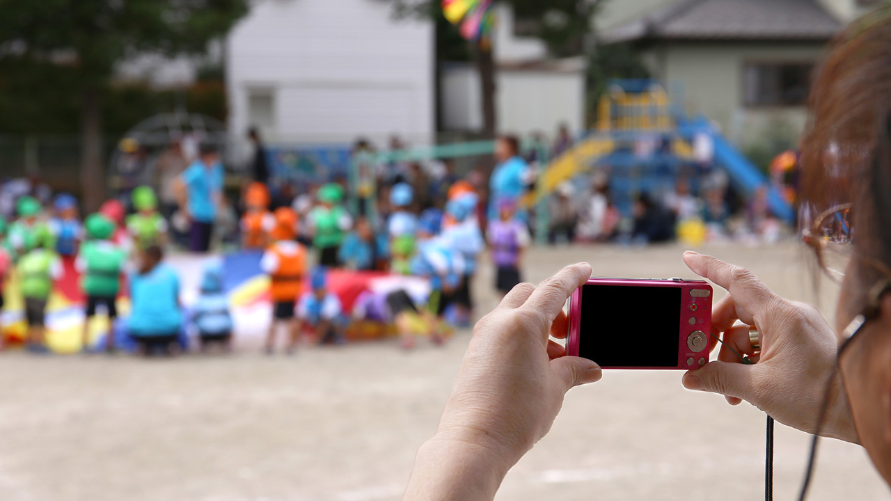 😱老爸老妈好惨!孙子运动会一拍,23万养老金没了!