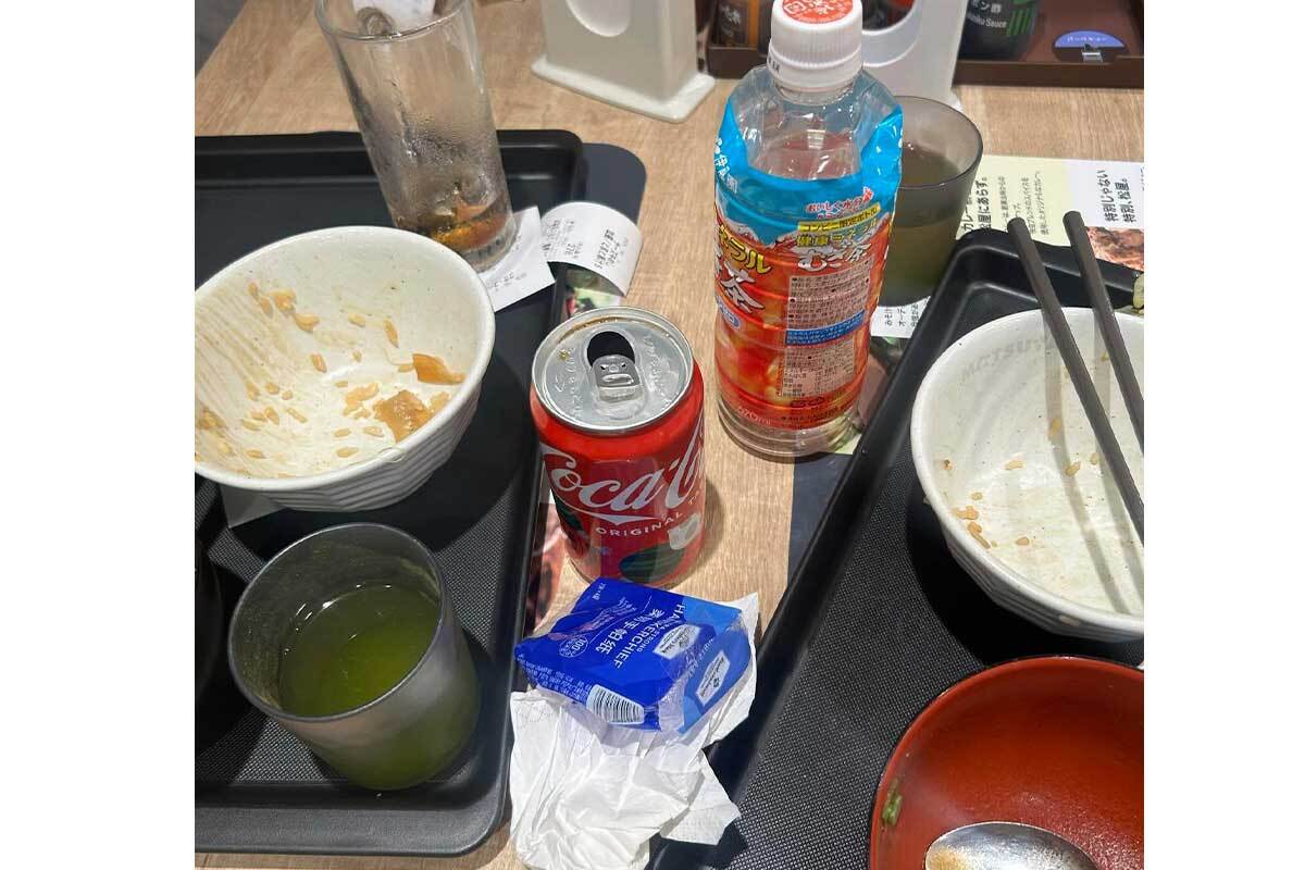 💥外宾吃完饭，留下的垃圾…真让人无语！