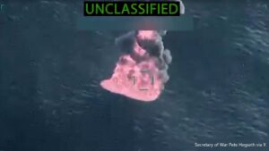 💥美军突袭“毒船”，14人殒命！😱 封面