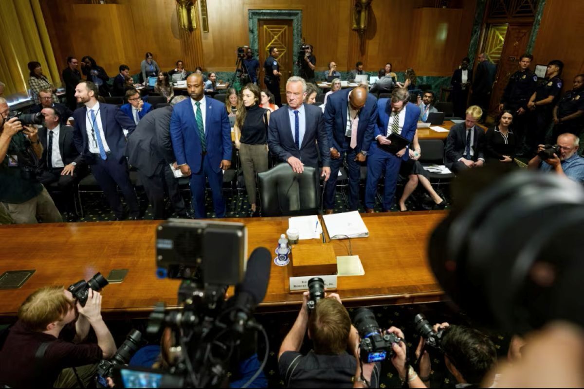 🚨肯尼迪部长失信！疫苗信息崩塌，美国民调震惊！