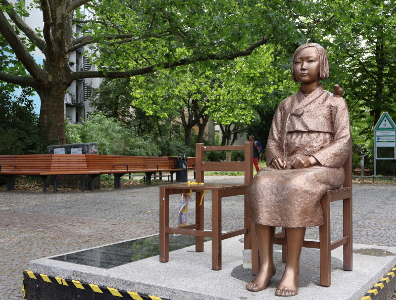 📢 柏林“慰安妇”像被强拆！安装方拒不合作！