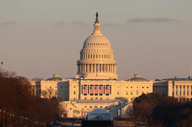 🚨美国政府停摆！僵局持续，民众遭殃！