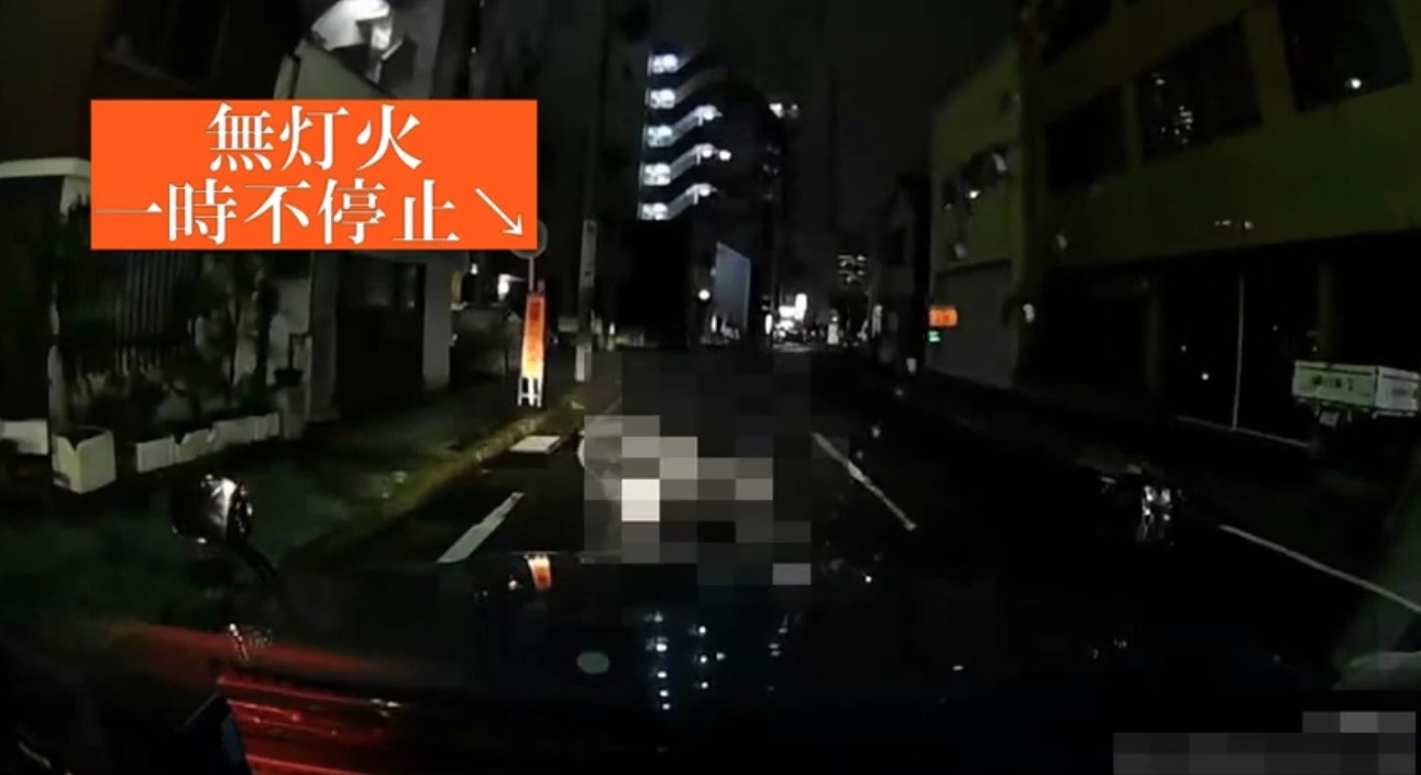 ⚠️撞车惊魂！无灯无视，差点酿成悲剧！