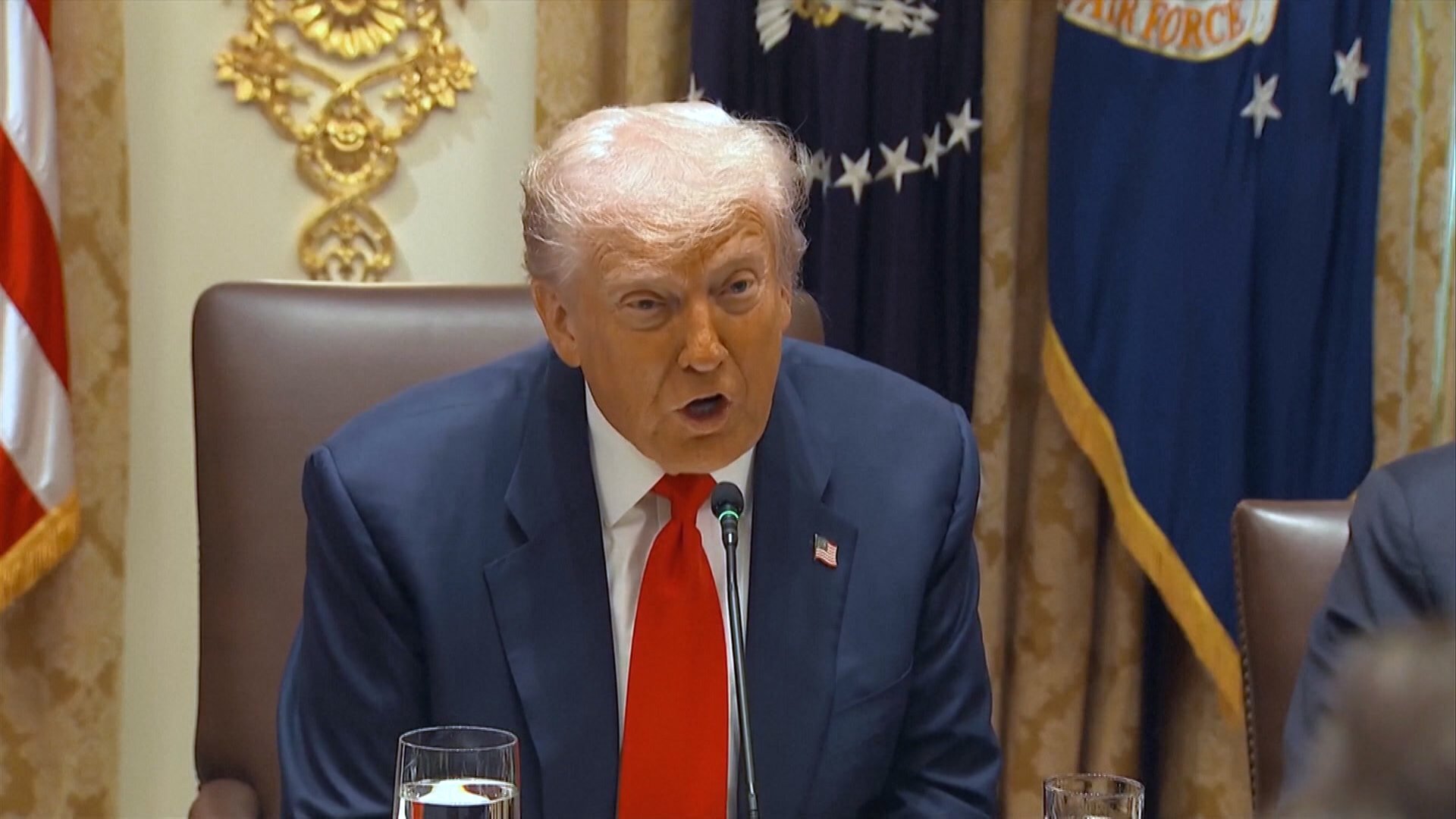 💥特朗普撂狠话:解除哈马斯,由我来!人质遗体难归,以方限制物资入加沙。