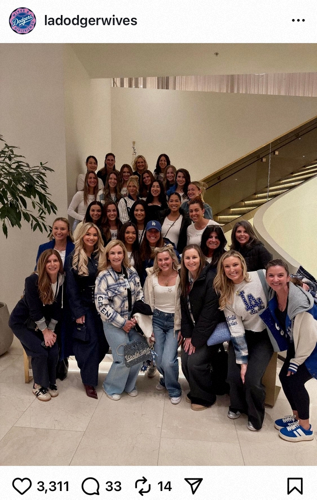 ⚾️大谷妻子笑容满面！敌地球迷却嘘声一片？