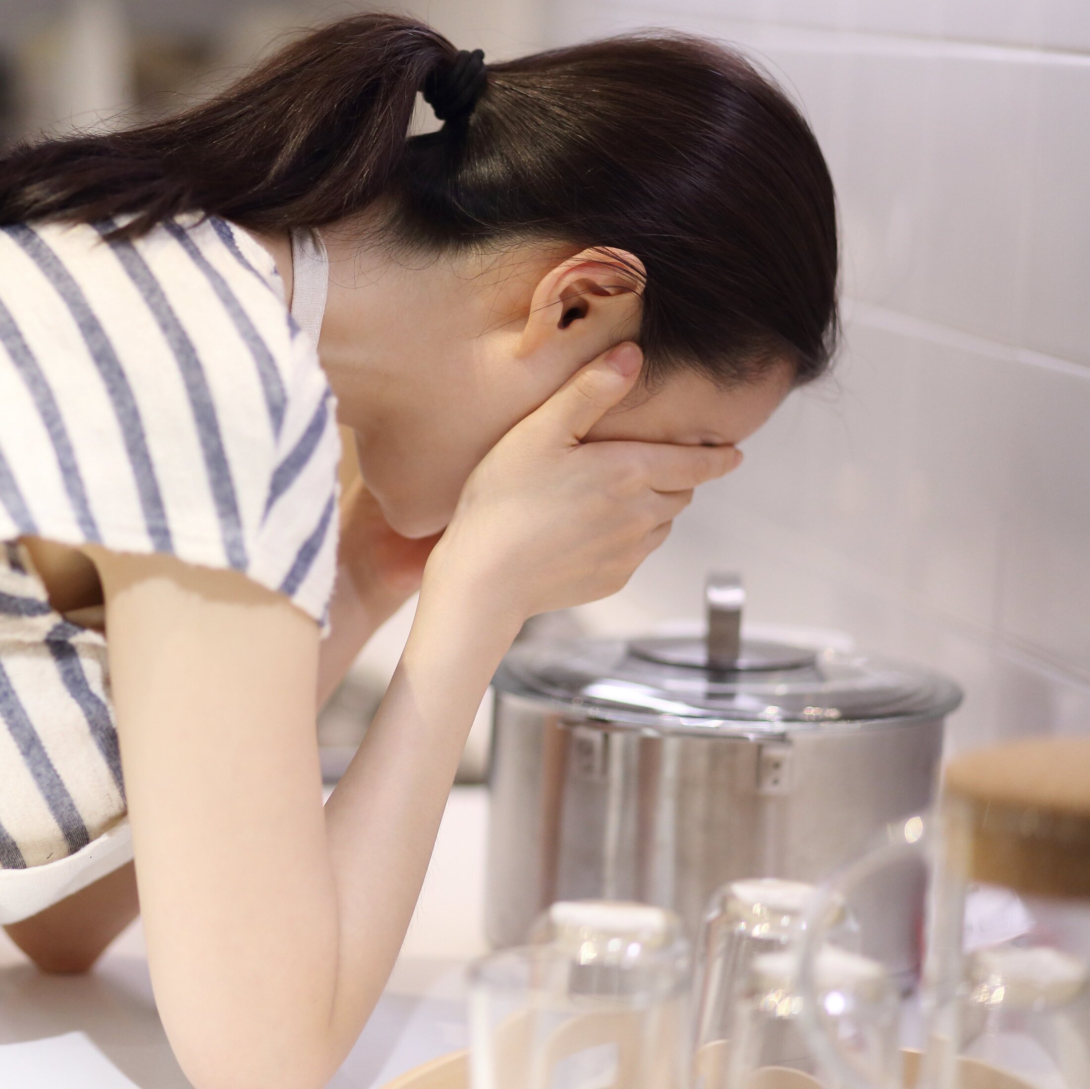 💥“行啊，你来做！”：同居后，男友秒变“巨婴”，这剧太真实了！