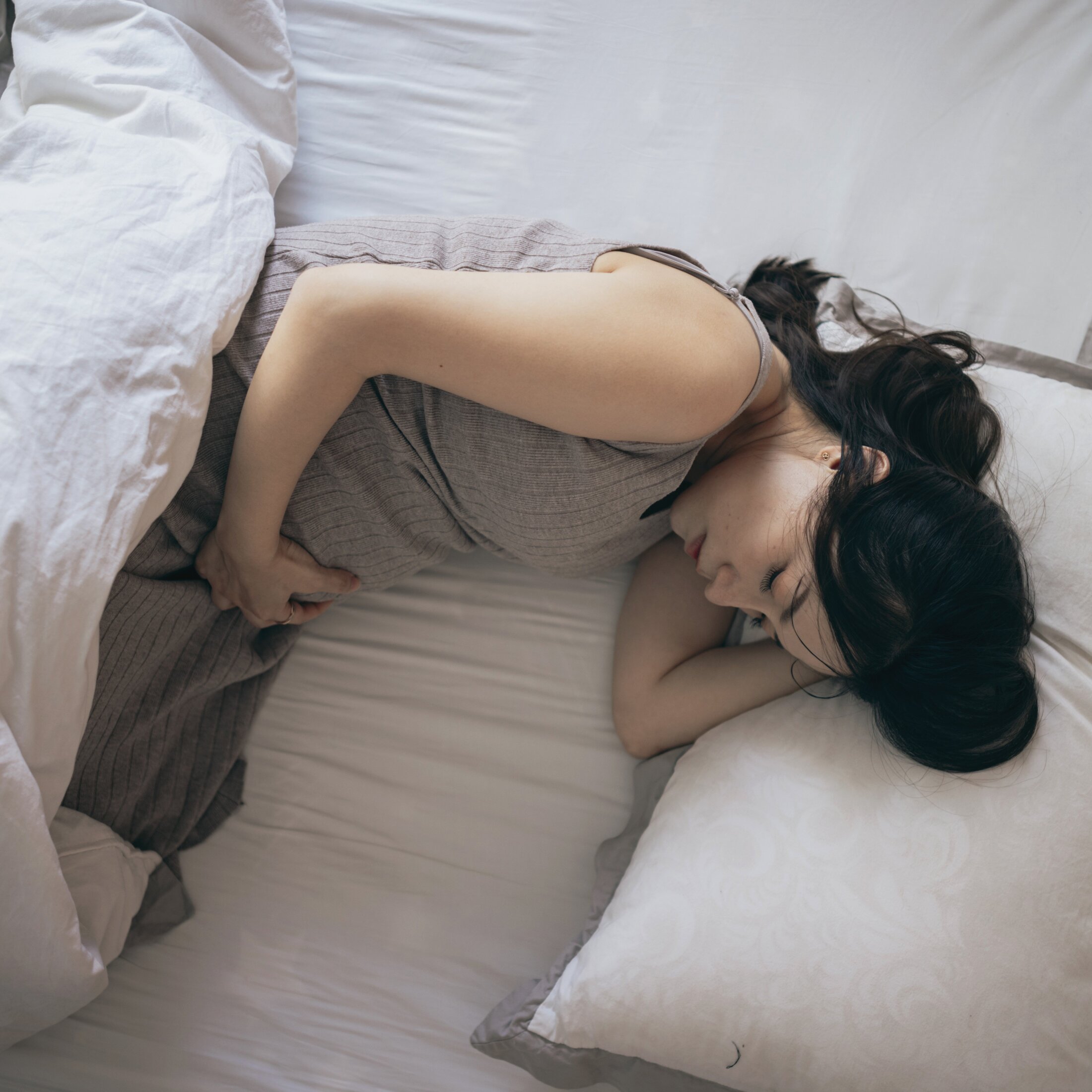 😱 老公当着孕妇面，4岁娃旁边的怪举！