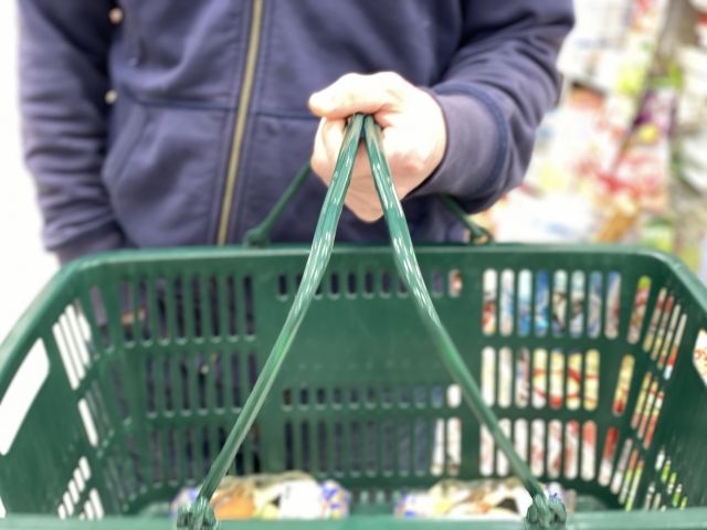 💔 退休后的人生:没人联系,他每天只去便利店…