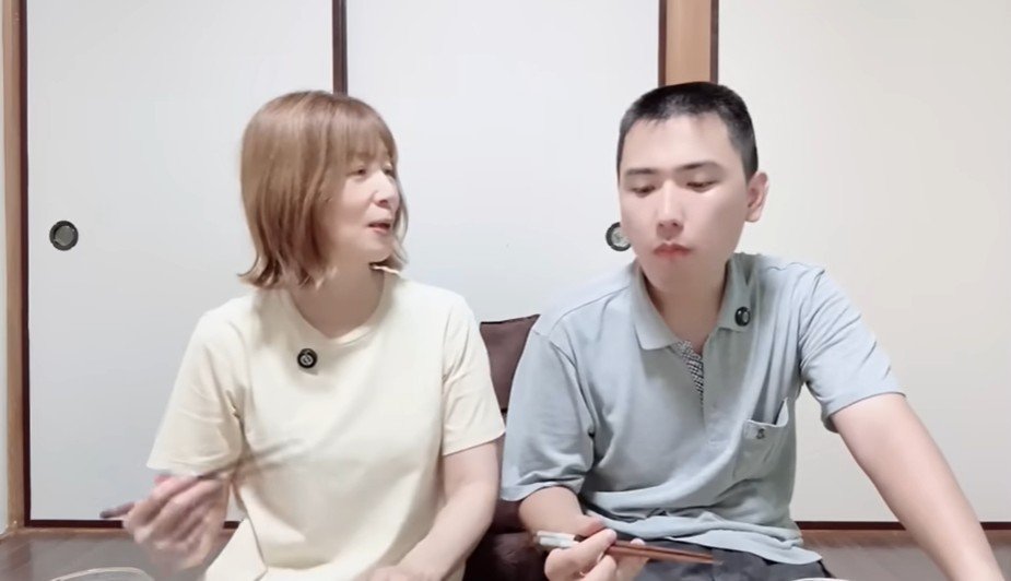 🍚 年差33岁！他沉默，她碎碎念，这夕饭…太甜了！