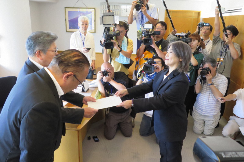 💥伊豆市长要下台！30人争夺议席，大地震！