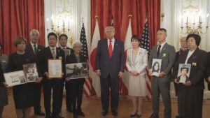 🚨痛心！特朗普会见被绑架者家属，泪洒东京！ 封面