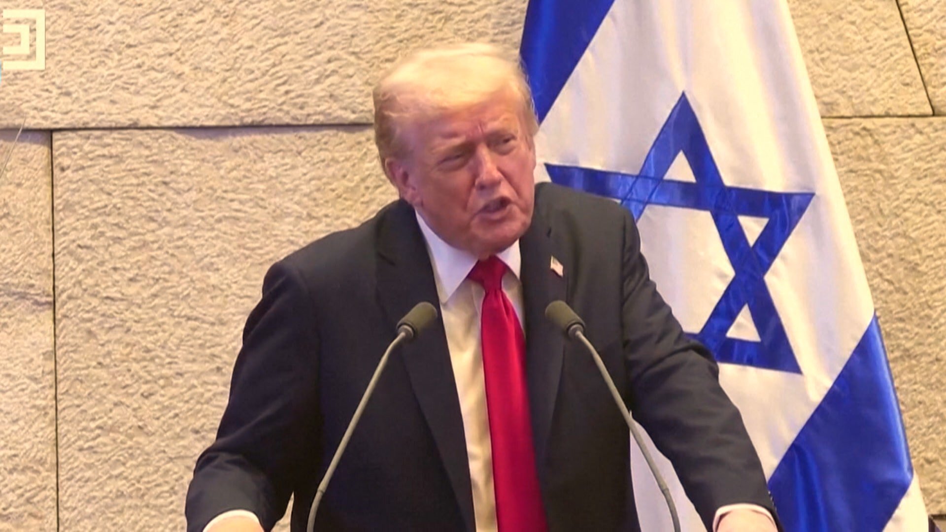 💥哈马斯放人质，特朗普“自吹”演讲，现场有人离场！