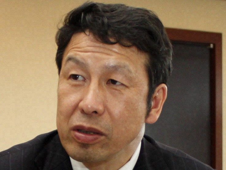 📢 嘘！政客竟在台上“委婉”怼同僚？