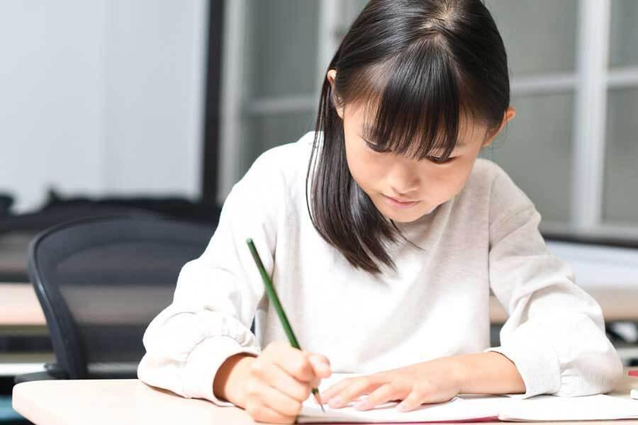 😭强迫孩子学英语,纯粹是父母的私心!小四女儿当场崩溃…