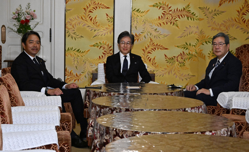 💥政坛大地震！三大党密会，谁将问鼎首相？