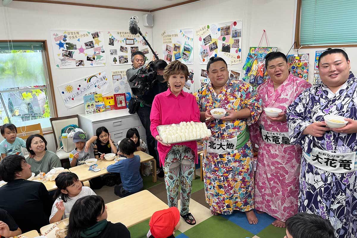 🍙30公斤米做饭团!妈妈们喜哭,娃们一脸懵!