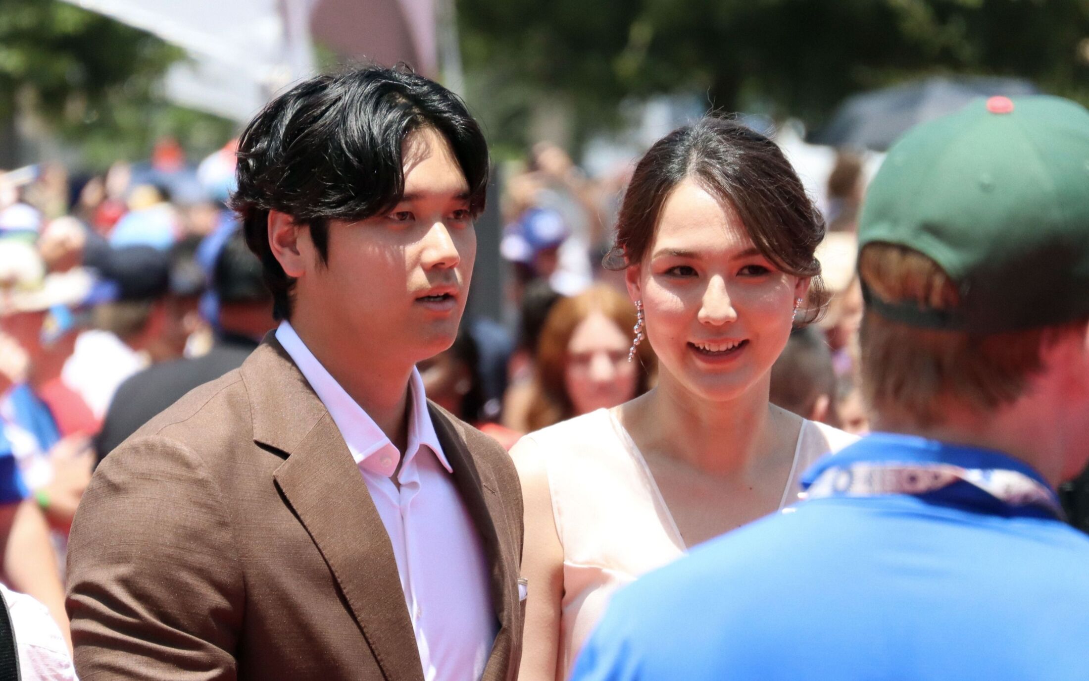 😱大谷夫人：全黑聚会上，她凭什么白得发光？