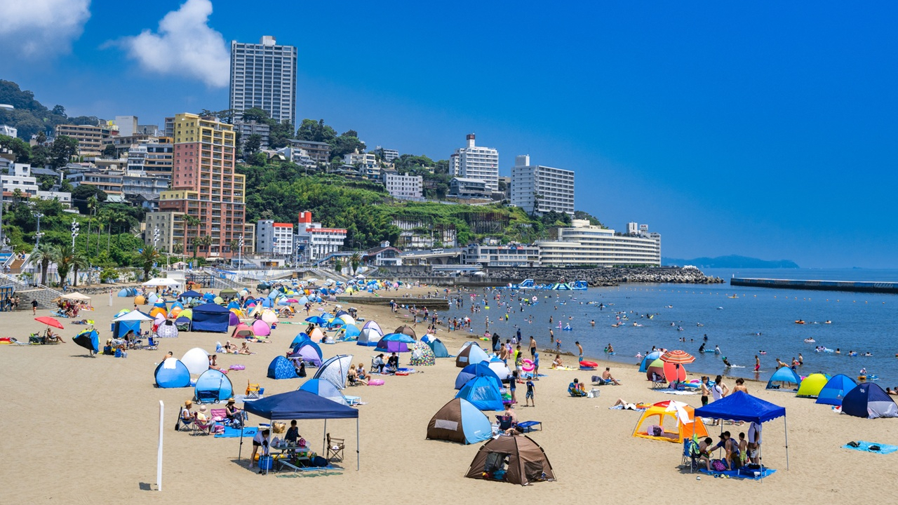 🏖️ 退休金买海景房！60岁夫妻：5000万存款，住进“梦中”热海！