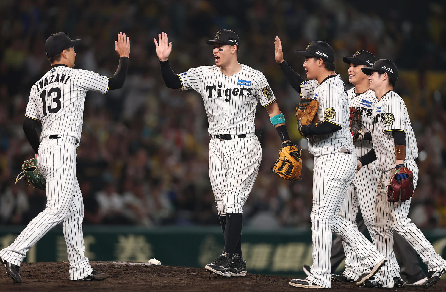 🎉阪神夺冠！球迷：赢了是喜悦，没球看更失落！