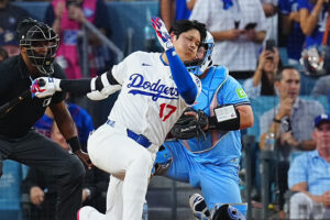 💥大牌主持人翻车！口没遮住，引爆全场！ 封面