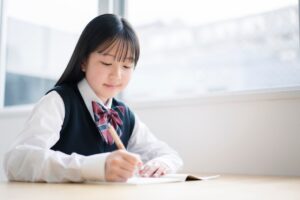 😱孩子说：别人都报好多兴趣班！400万年薪的我们，一个都快hold不住了… 封面