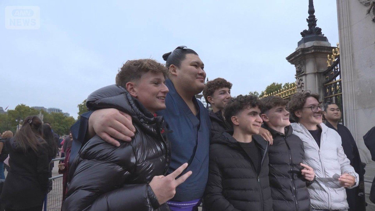 🎉伦敦相扑：300人送别！“明天就想你了，再来！”