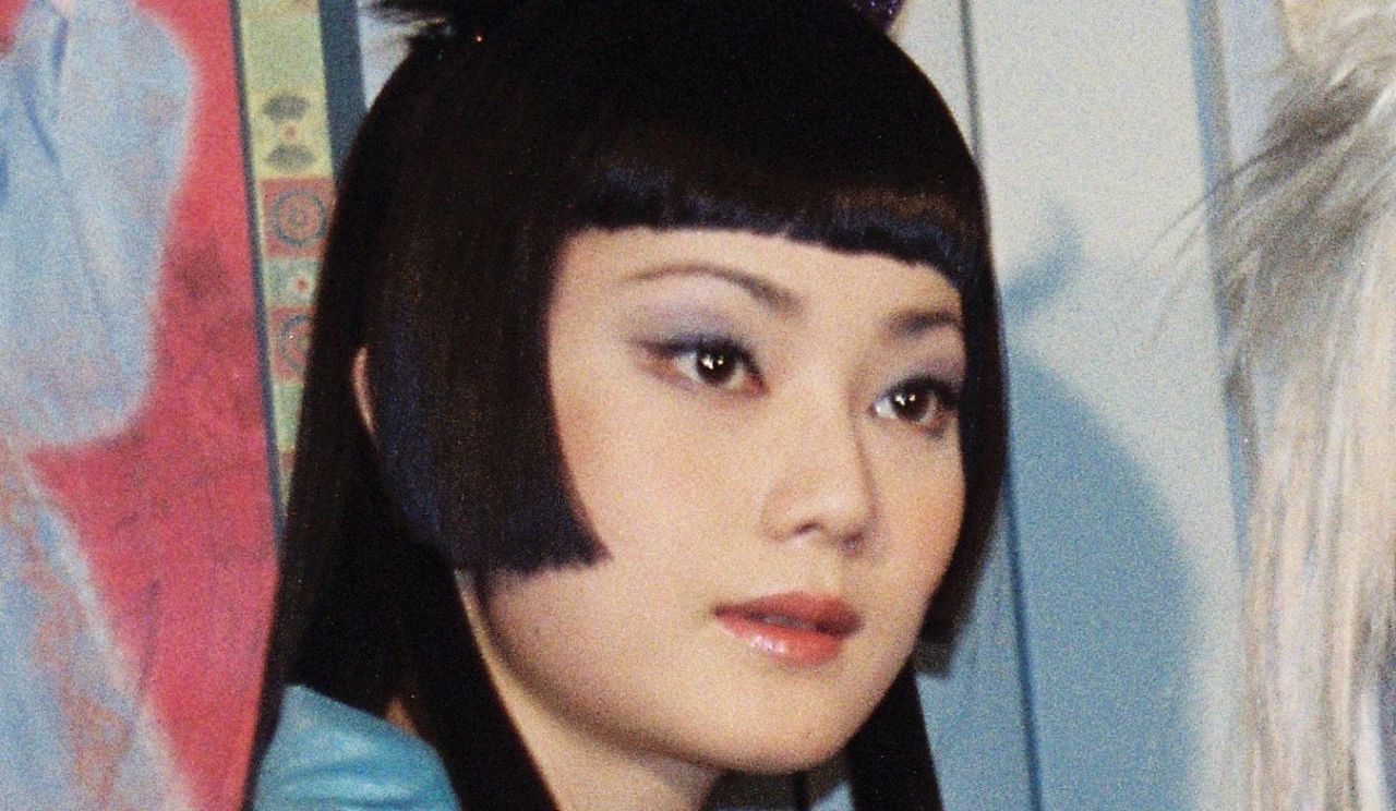 💥50岁生日闪婚！昔日校花今何姿？儿子已成人，美艳依旧！