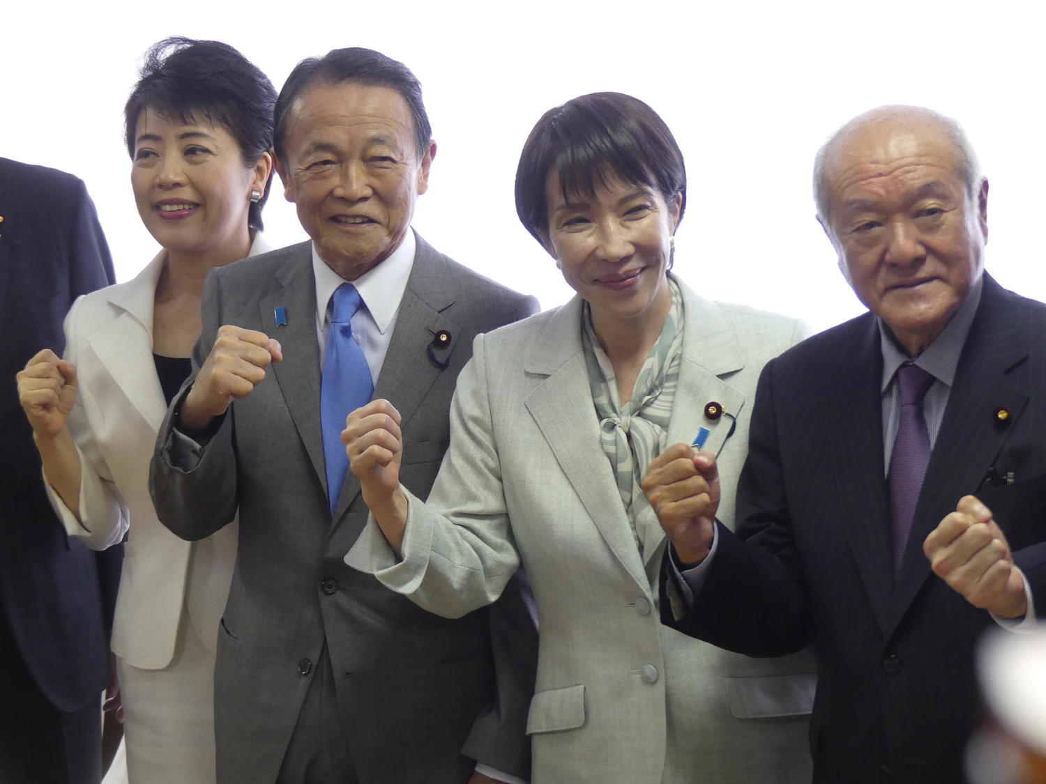 💥高市要辞职?自民党内炸锅!