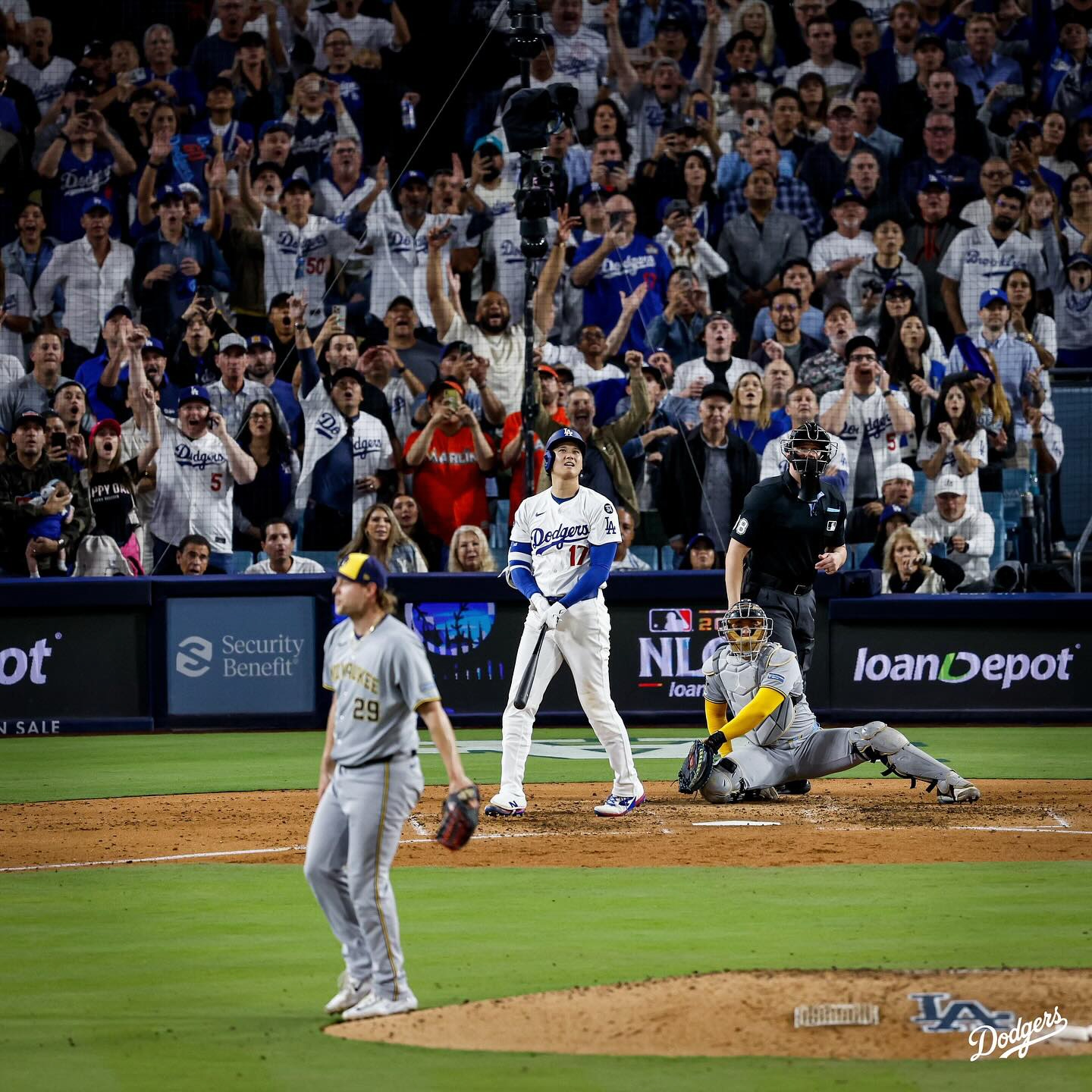 💥大谷翔平：这球，直接炸裂！全场石化！