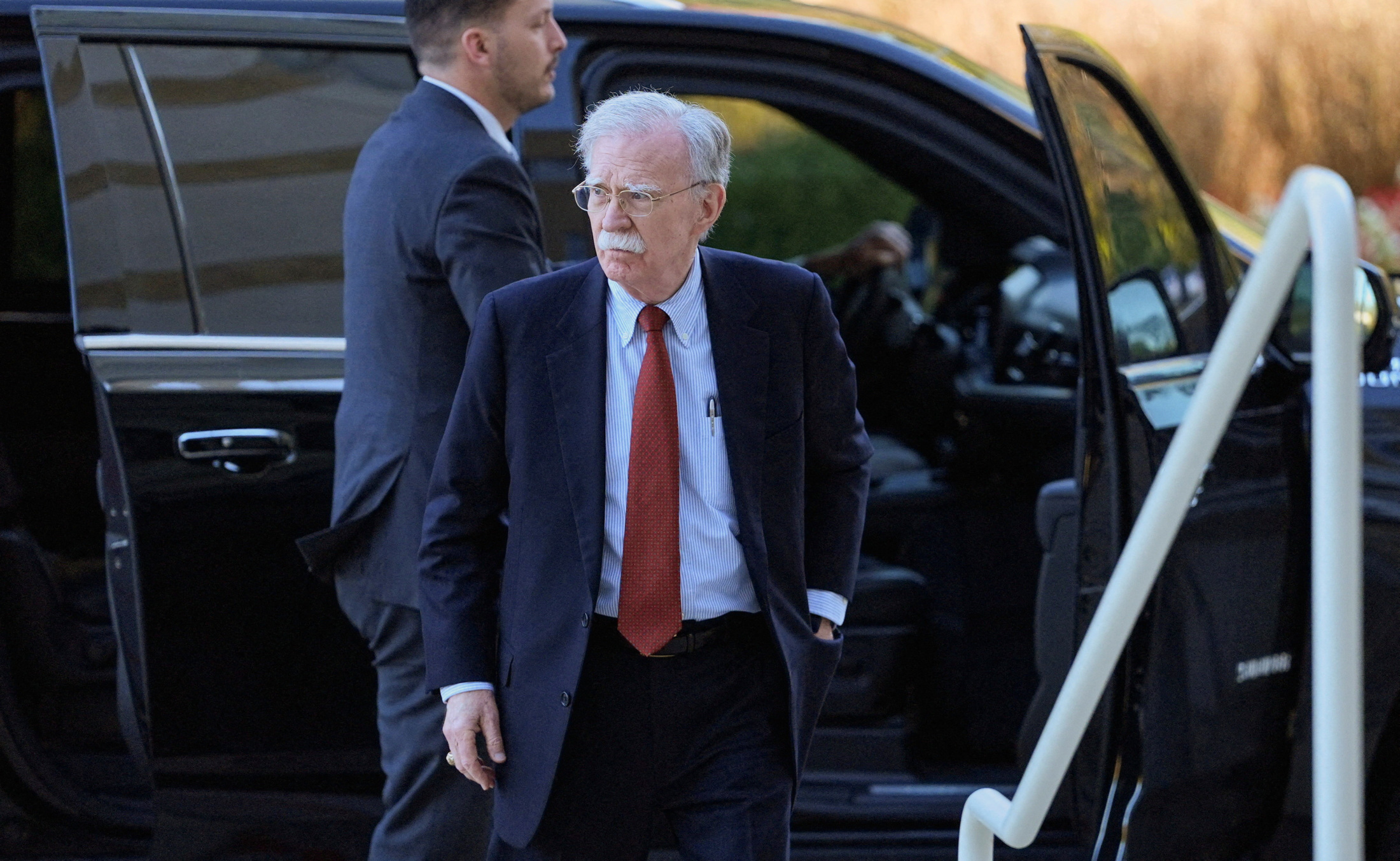 💥前白宫幕僚：我没偷机密！