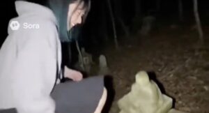 😱 女孩踢了一脚神龛，接下来发生的事…太吓人了！ 封面