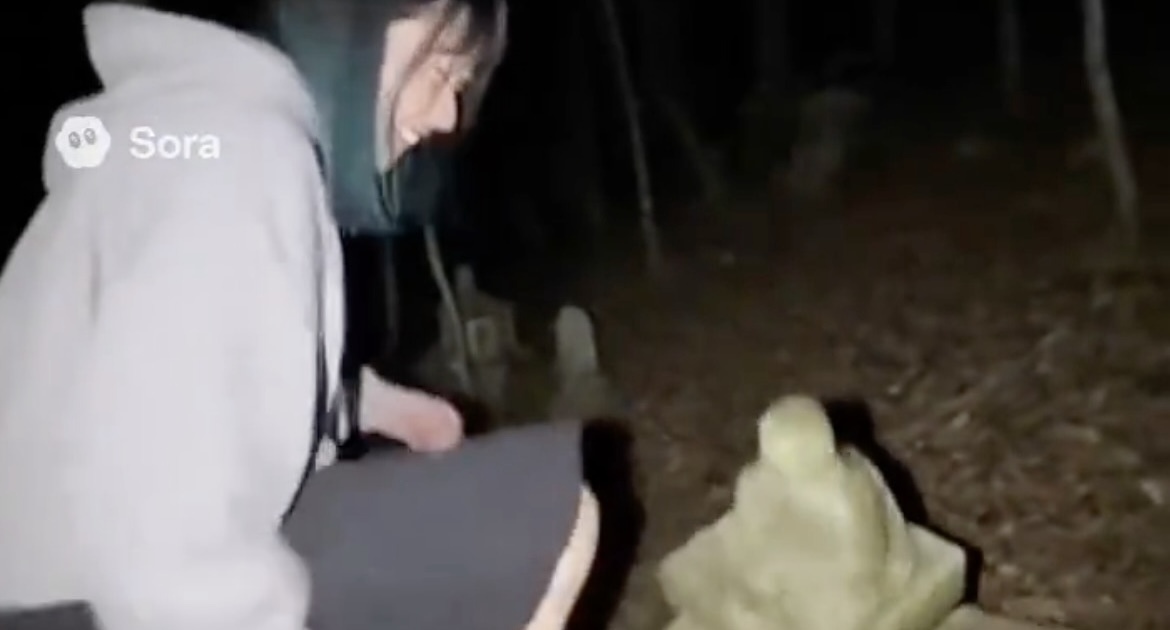 😱 女孩踢了一脚神龛，接下来发生的事…太吓人了！