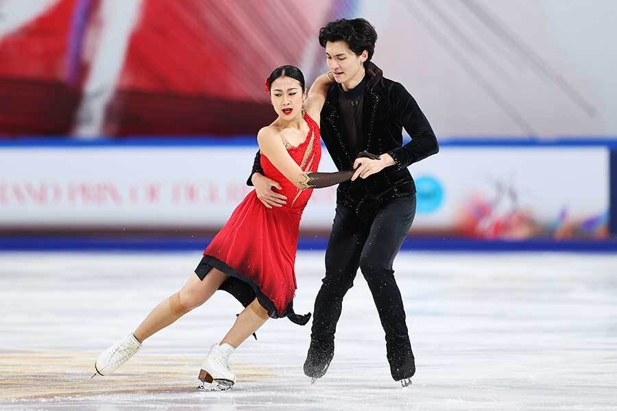 💥中国花滑选手?竟玩“导弹”玩具!外媒惊了!