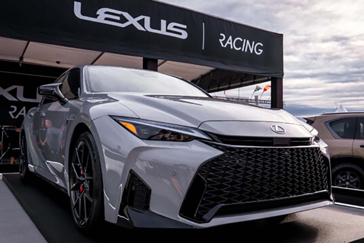 🔥雷克萨斯IS:3.5V6狂野,还是2.5混动省油?!