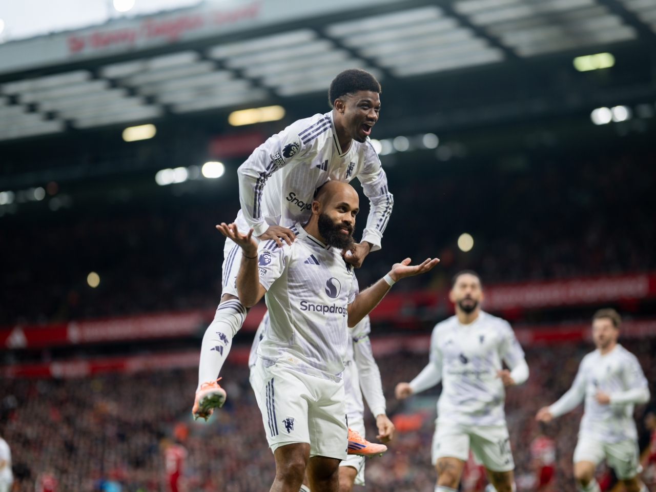 🚨曼联10年首胜！利物浦主场失守，四连败震惊！