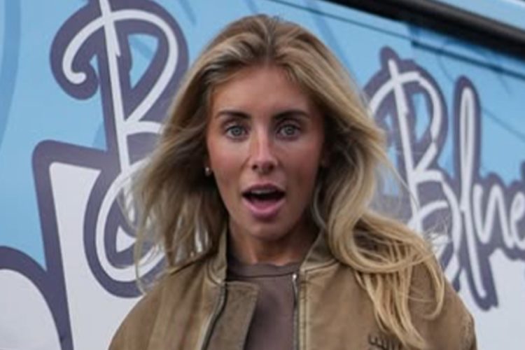 ⚠️巴士狂摇！金发女神花巨资体验“不正当”之旅！