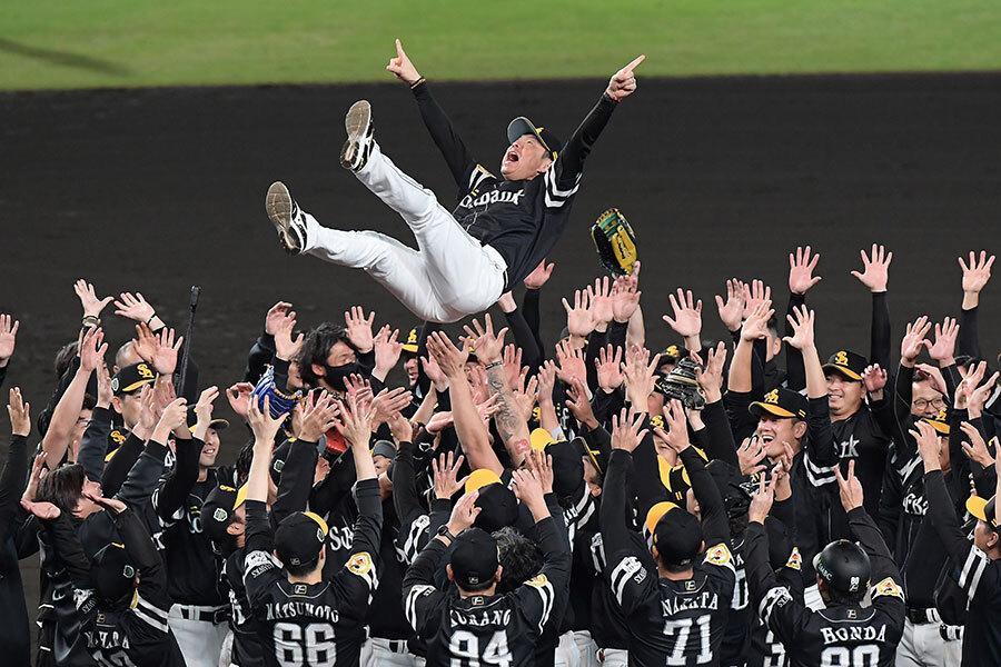 🏆5年磨剑！软银逆转夺冠，柳田点燃希望！🔥