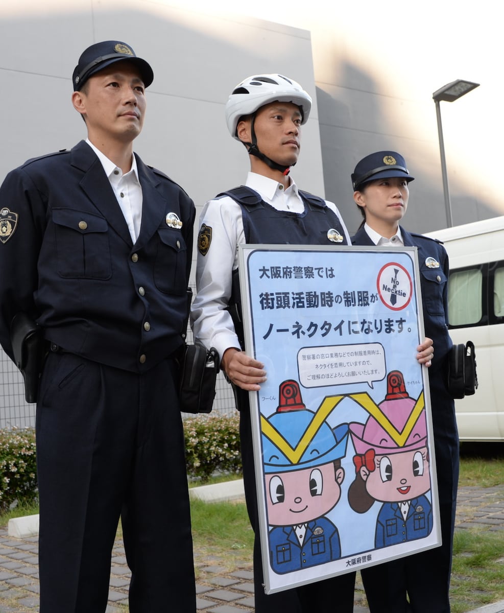 🚨大阪警：冬天解放！警服敞开领，舒适度UP！