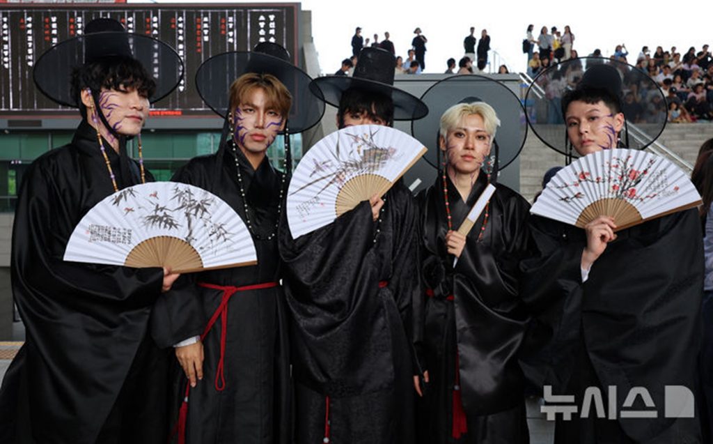 💥韩流圣地遇“哑巴”？中日游客吐槽：沟通真费劲！