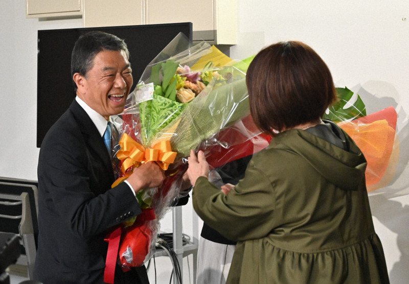 🏆宫城知事:老将6连任!保守派内斗,他赢了!