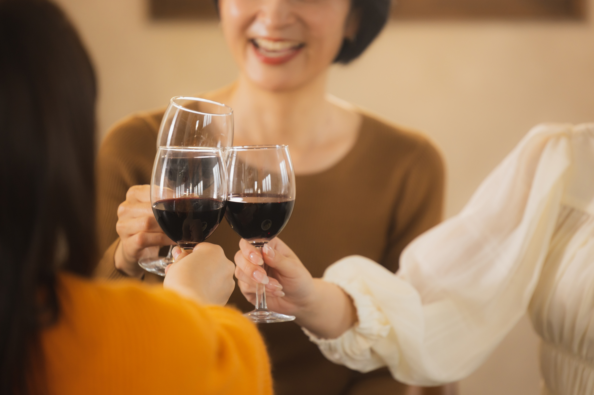 💔48岁单身，高要求的她…眼看“赢家”同学，孤独晚年慌了！