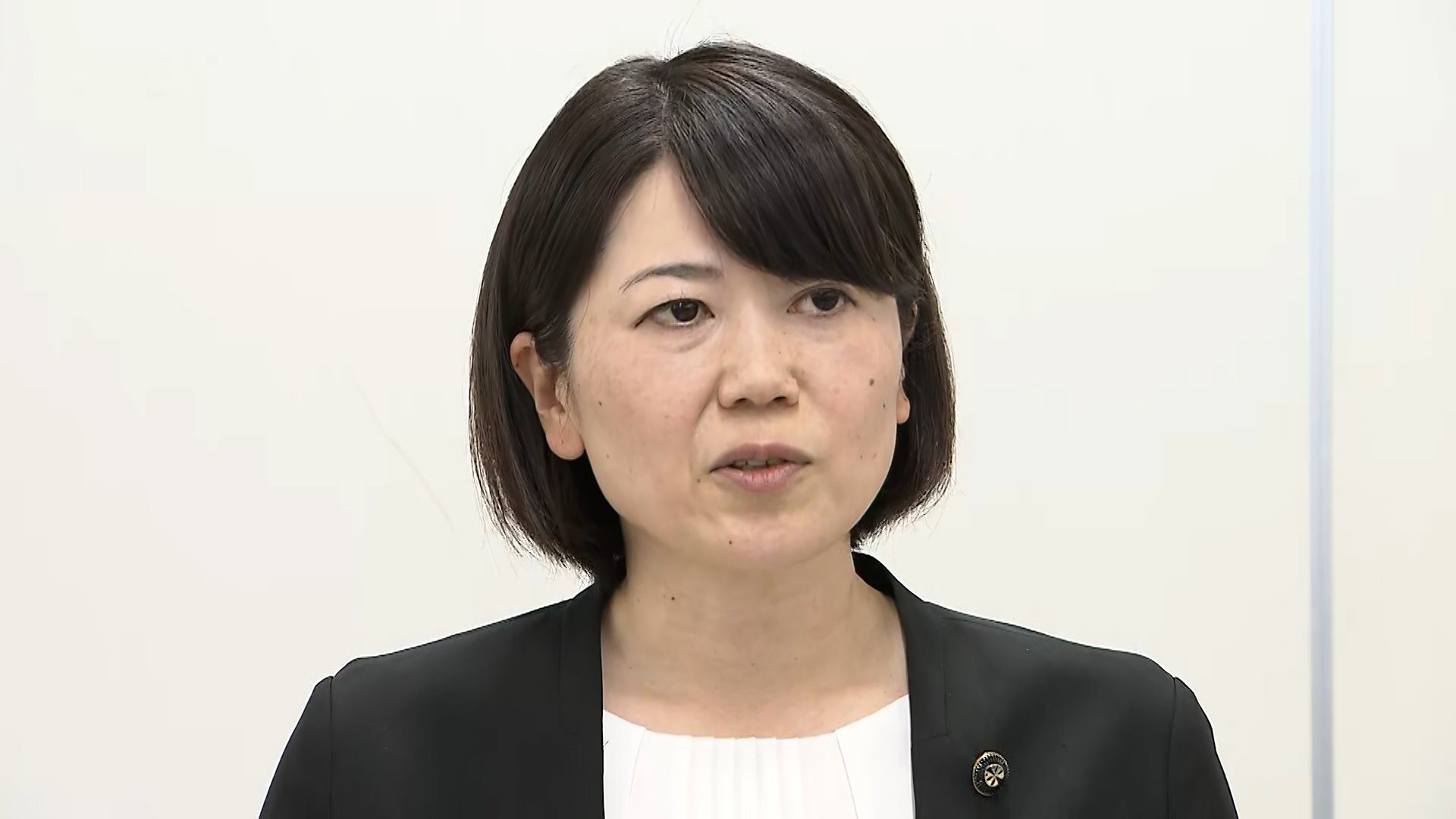 💥市长出轨?降薪50%仍坚守!