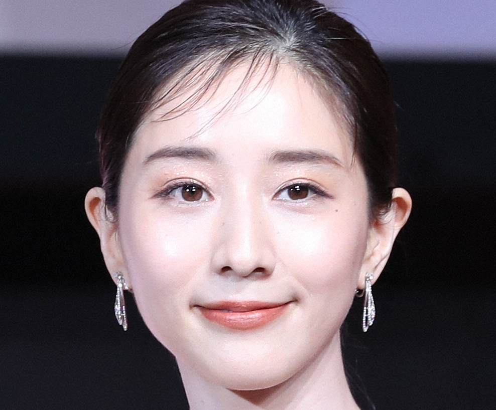 💥田中みな実:不吃肥肉?北海道扫货狂买3袋!