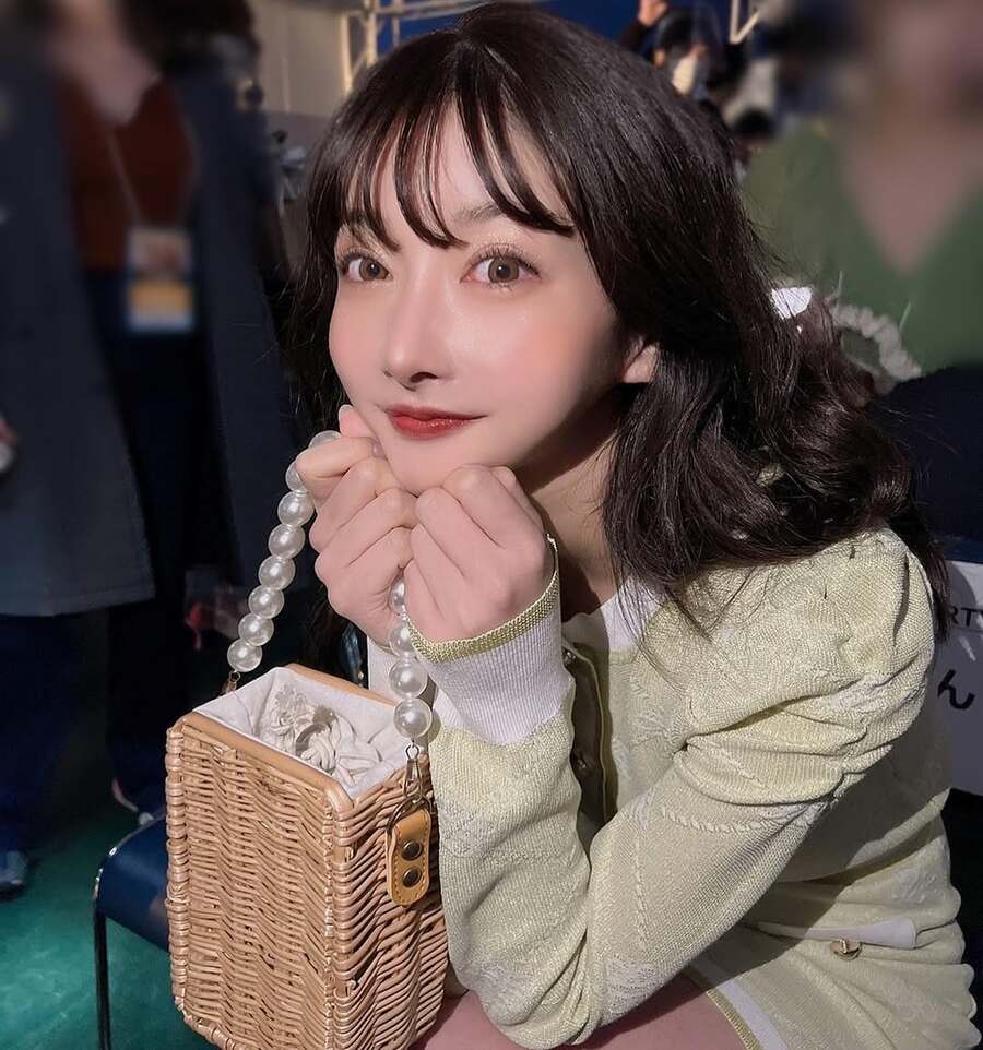 💥这学历…太扎心！网红爆黑裙演唱会“潜规则”！