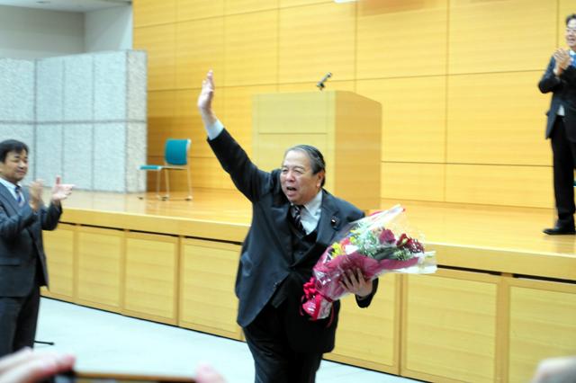 😭 官场最后的堡垒陷落！村上泪别总务省！