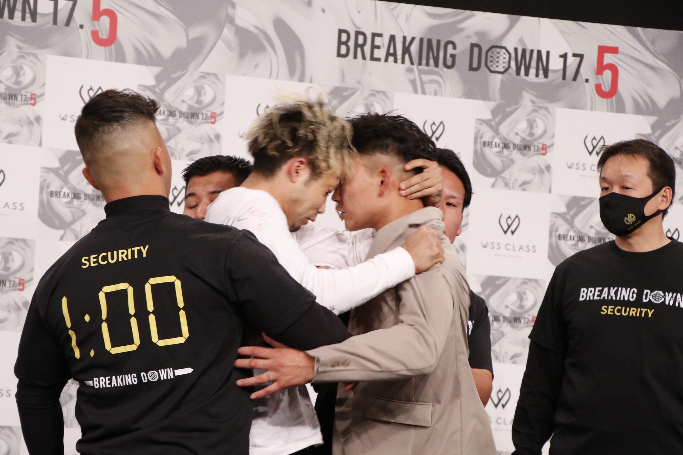 💥头破血流！明日比赛悬了！