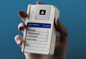 💾 怀旧杀！老式软盘变身手机充电宝！ 封面