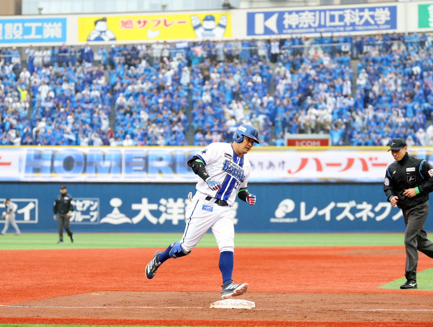 😱 横滨球场：客队球迷呢？咋不见人影了？