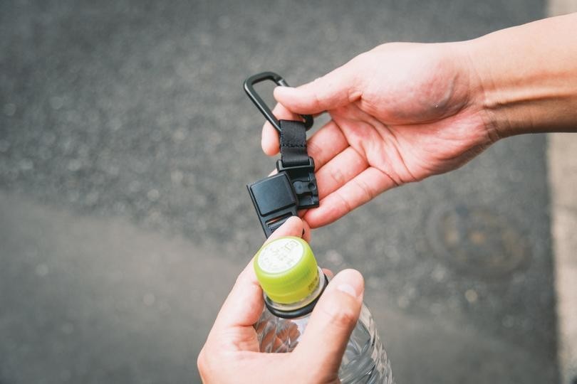 💡牢不可破！磁力吸附，稳如磐石的瓶夹！